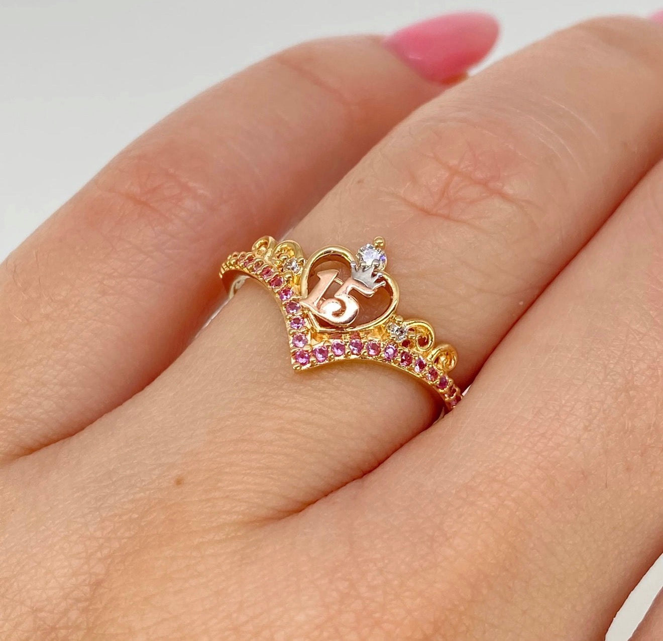 Anillo tiara 15 años CORAZON circones blancos y rosas | Tres Oros 18K | Talla 6 | 2 gr