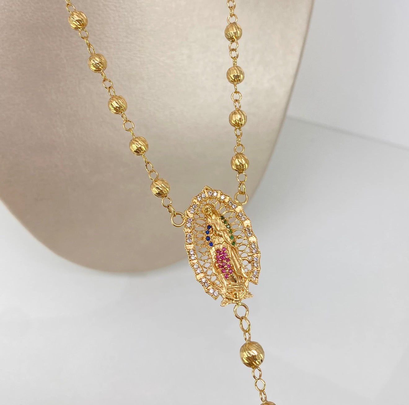 Rosario bolas diamantadas Virgen de Guadalupe •Circones colores / Oro amarillo  18K 26,55 gr / 5 mm / 65 cm *