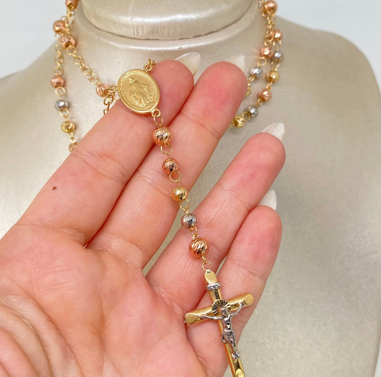Rosario Virgen Milagrosa  / Bolas diamantadas 6 / 5mm Tres Oros  18K 14,55 gr  / 62 cm †