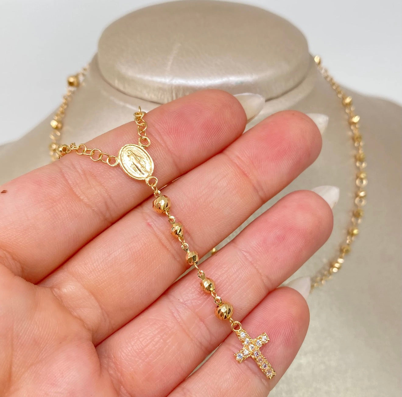 Rosario Virgen Milagrosa circones blancos / Bolas diamantadas 4/3mm Oro amarillo  18K 6,30 gr / 50 cm*