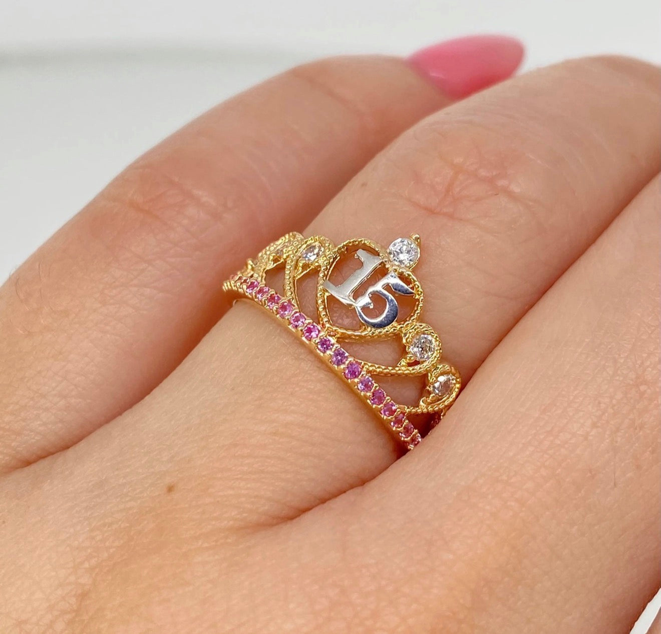 Anillo corona 15años corazón circones blancos y rosas | Oro amarillo y Oro blanco 18K | 2,16 gr